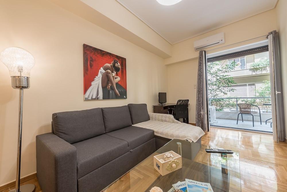 Elegant Home In Quiet Street By Cloudkeys Atenas Exterior foto